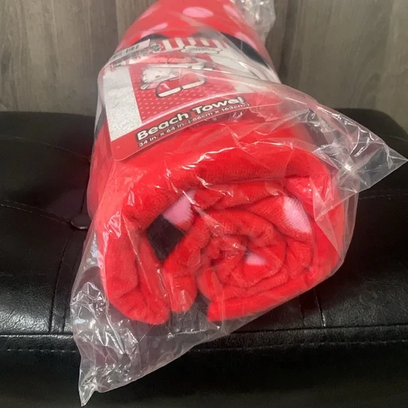 New Hello Kitty Red With Pink Polka Dots Large 34" x 64" Cotton Beach Towel - Picture 8 of 8